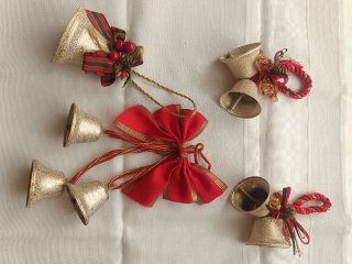 Set de 4 Adornos de Campanas Navideñas