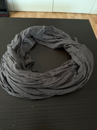 Pañuelo tipo bufanda gris
