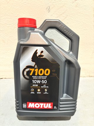 Aceite Motul 7100 10W-50 4T 4 Litros