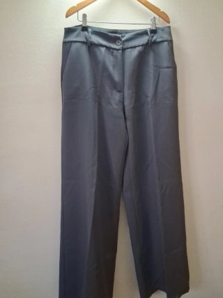 Pantalón básico gris.tl y txl