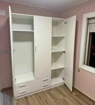 Armario Blanco de Tres Puertas