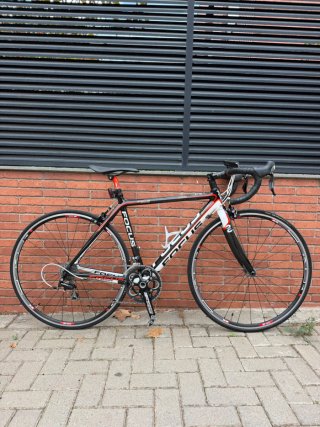 Bicicleta de Carretera Focus Cayo Carbon