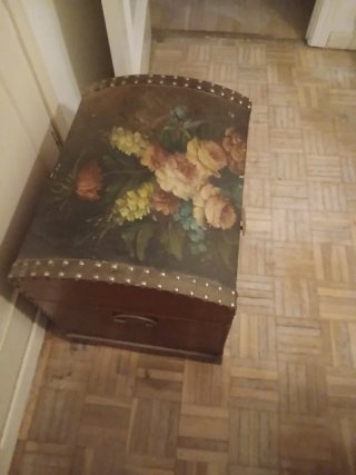 Baúl de madera decorado