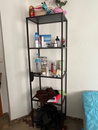 Estantería IKEA Negra con Baldas de Cristal