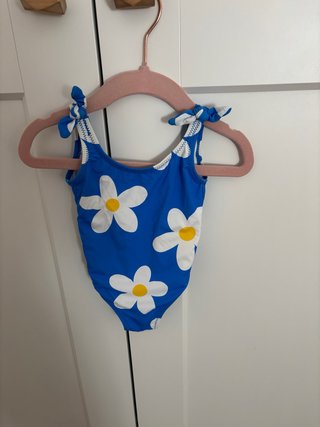 Bañador de bebé azul con flores