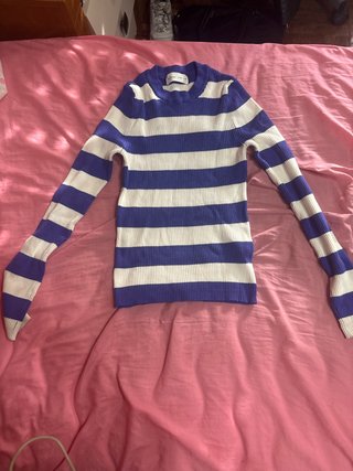 Jersey de rayas morado y blanco
