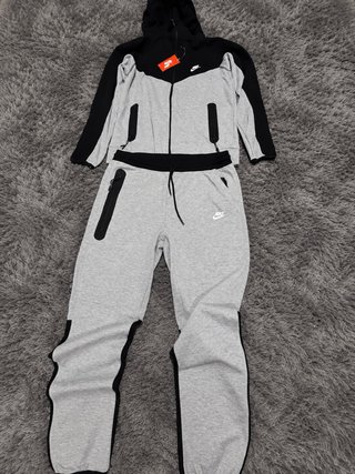 Nike tech gris y negro