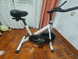 Bicicleta Estática Blanca
