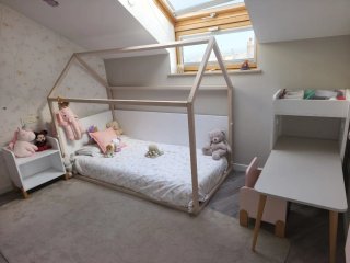Dormitorio Infantil con Cama Casita