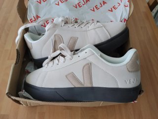 Zapatillas Veja Beige y Marrón