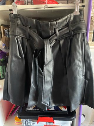Pantalón corto de cuero