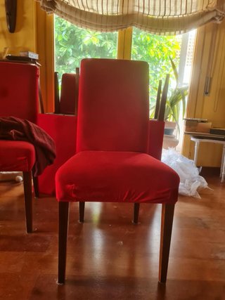 Set de 6 Sillas negras con funda roja incluida