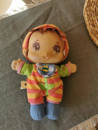 Muñeco Bebé con Ropa Colorida