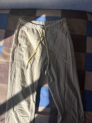 Pantalón Cargo Beis Pull&Bear