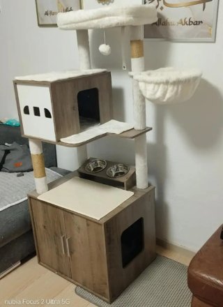 Rascador para gatos con caseta y comederos