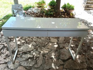 Mesa de escritorio/ordenador blanca