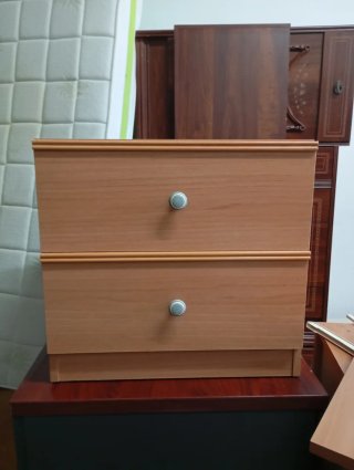 Mesita de noche de madera
