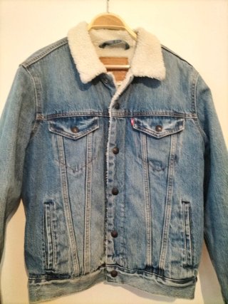 Cazadora vaquera Levi's con borreguillo