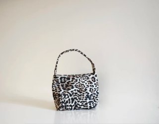 Bolsito de mano estampado animal print