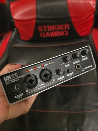 Steinberg UR22 – Tarjeta de sonido USB + Caja