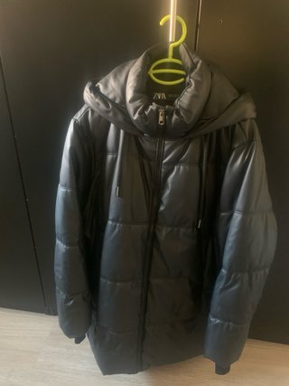 Abrigo acolchado negro Zara