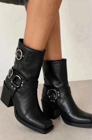 Botines negros Public Desire con hebillas y...