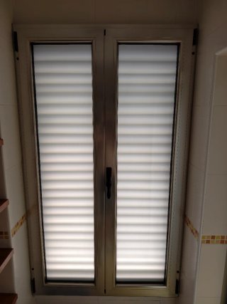 Ventana de Aluminio con Cristal Doble Translúcido