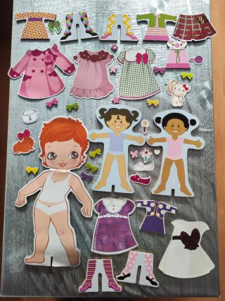 Set de Muñecas con Ropa Imantada