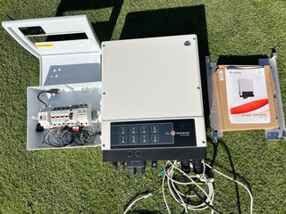 Inversor Solar Híbrido Goodwe 5048 y cuadro.