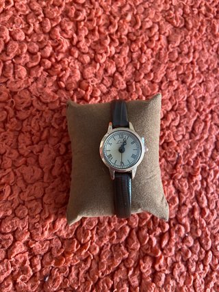 Reloj Lorus Plateado con Correa Marrón