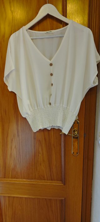 Blusa Blanca Escote V Nido de Abeja