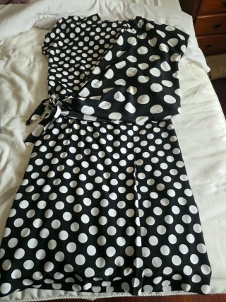 Conjunto de falda y blusa de lunares talla 46