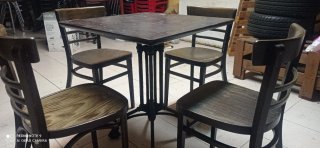 Conjunto de Mesa y 4 Sillas de Forja y Madera