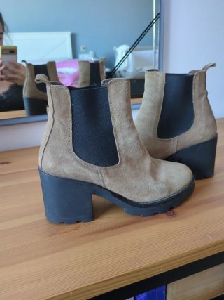Botines con tacón beige