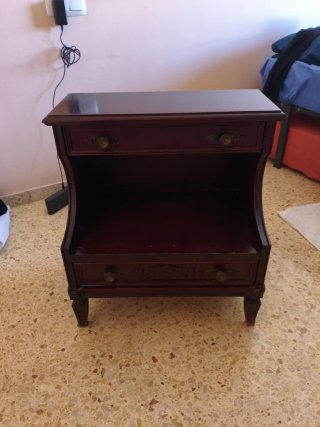 Mesita de noche de madera