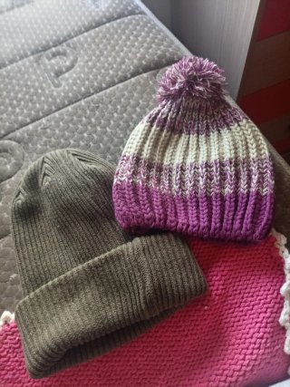Par de gorros de invierno