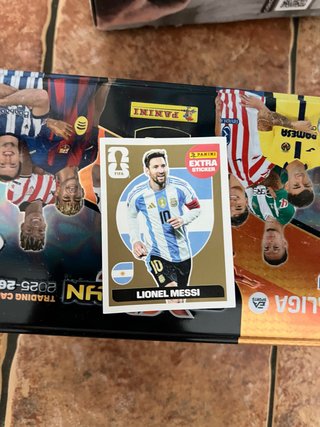 Cromo Extra Sticker Panini Lionel Messi Oro