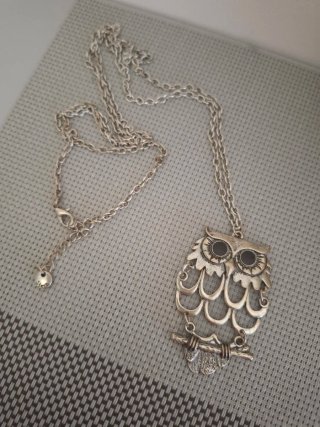 Collar con Colgante Búho Plateado. NUEVO