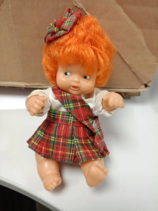 Muñeca Barriguitas con Traje Escocés