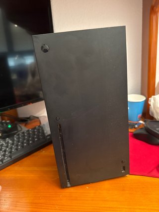 Xbox Series X Nera con controller e giochi