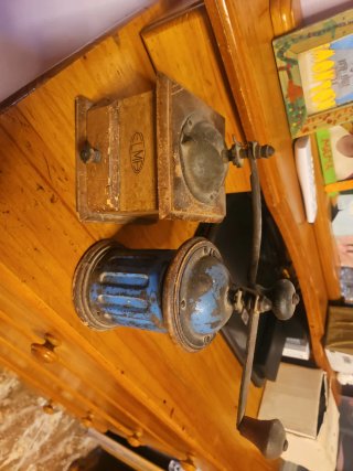 2 Molinillos de Café Antiguos