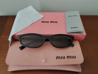 Gafas de sol Miu Miu negras