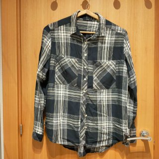 Camisa de cuadros azul y blanca