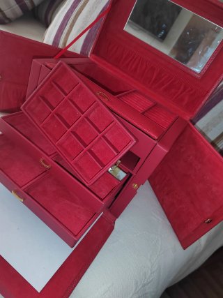 Joyero Rojo de piel Salvador Bachiller