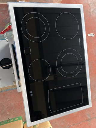 Placa de Inducción Electrolux Horno y extractor