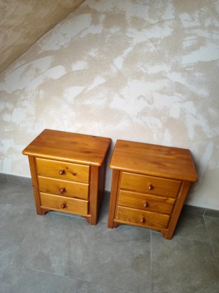 Set de 2 Mesitas de Noche de Madera