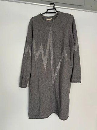 Vestido Gris con Detalle de Pedrería