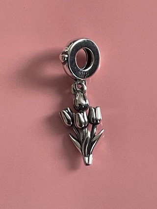 Charm baño plata Tulipanes
