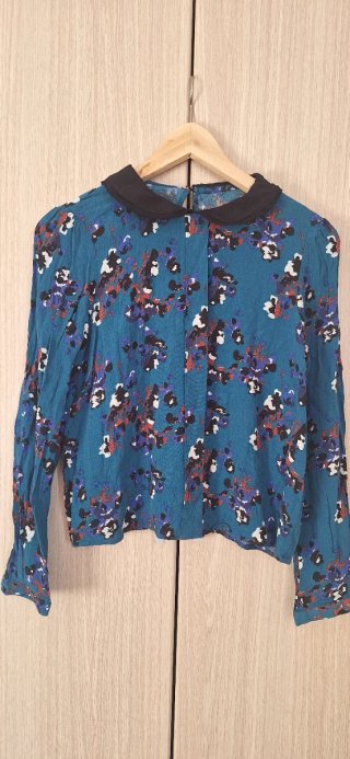 Blusa Zara Estampada con Cuello negro