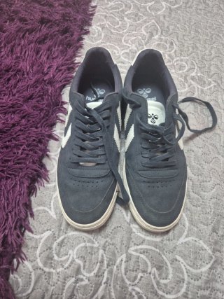 Zapatillas Hummel Negras y Blancas